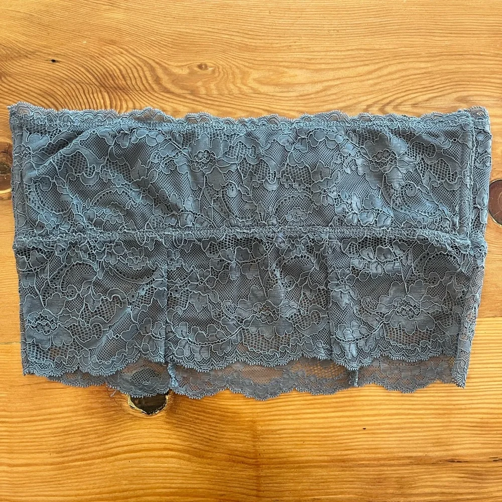 American Eagle Outfitters Lace Strapless Bandeau
Bralette Gray - Picture 4 of 4